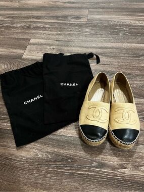 CHANEL Beige and Black Leather Espadrilles with Interlocking CC Lambskin US 6